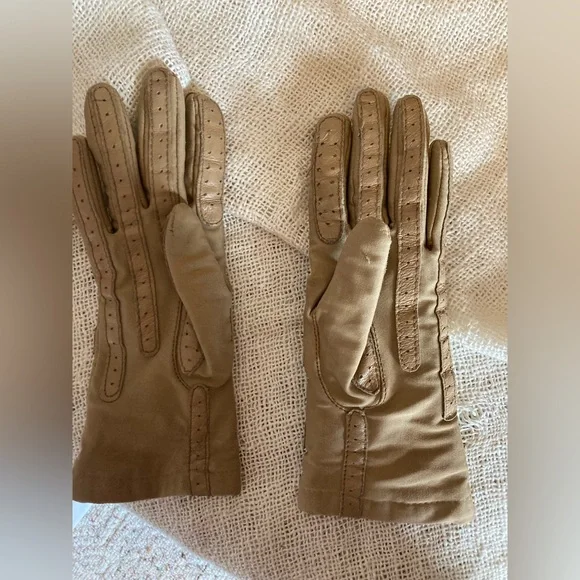 Vintage Isontoner Tan Leather Gloves - Picture 4 of 7